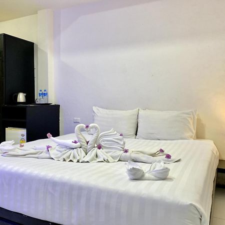Beachwalk Patong Extérieur photo