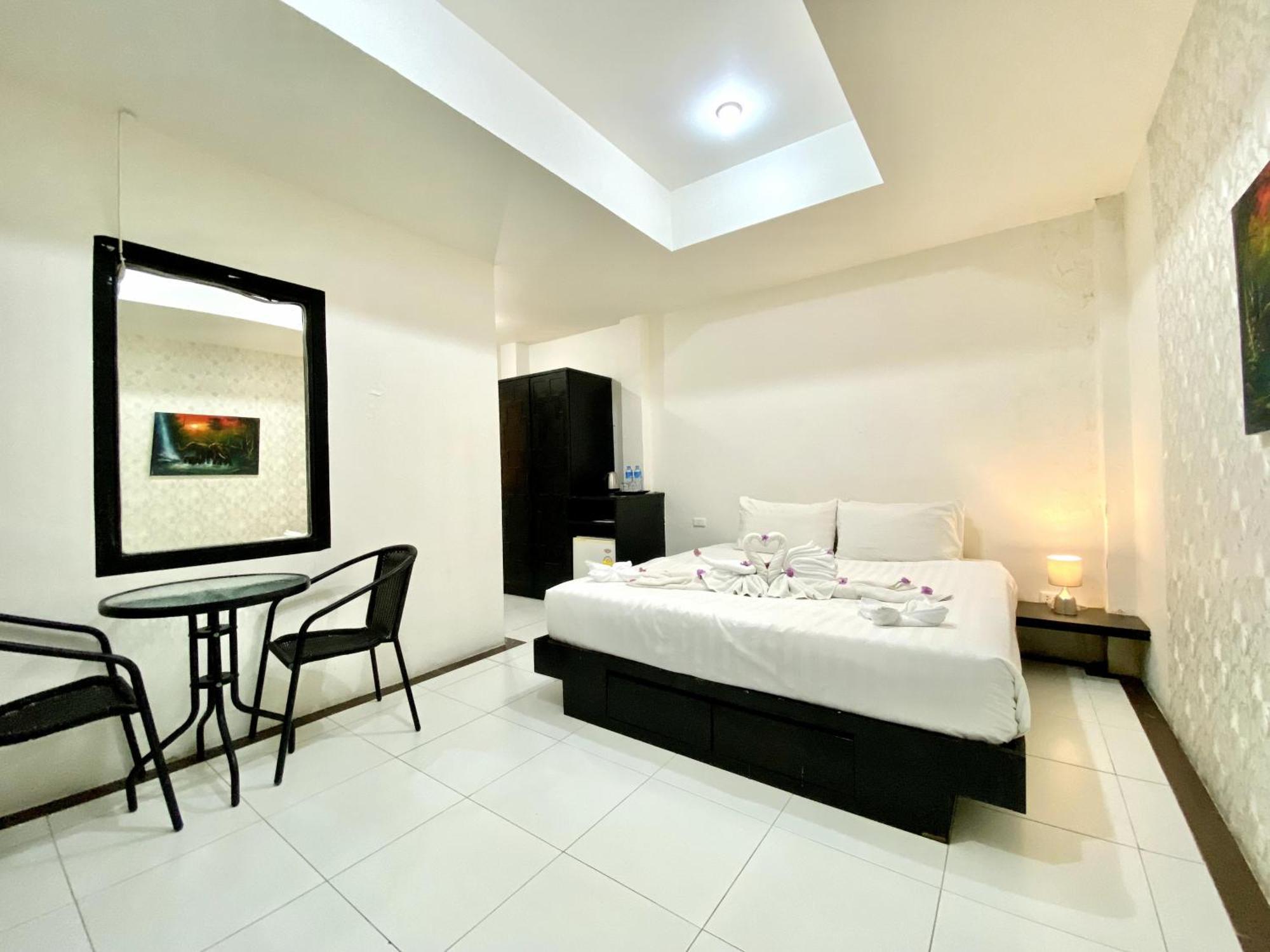 Beachwalk Patong Extérieur photo