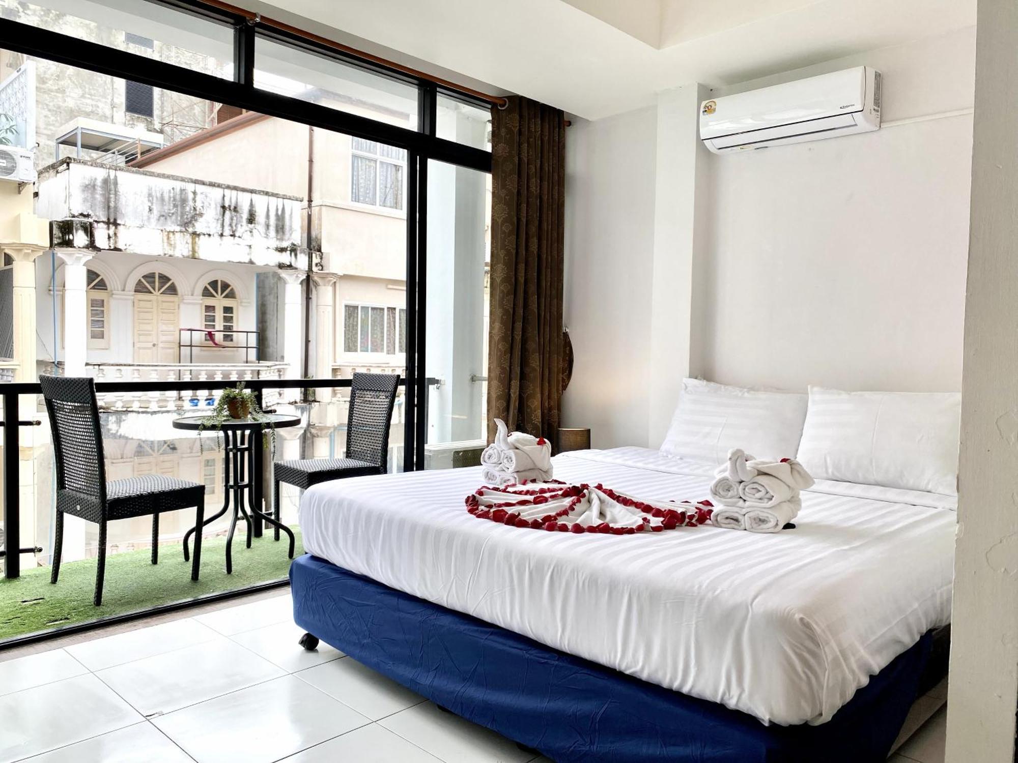 Beachwalk Patong Extérieur photo
